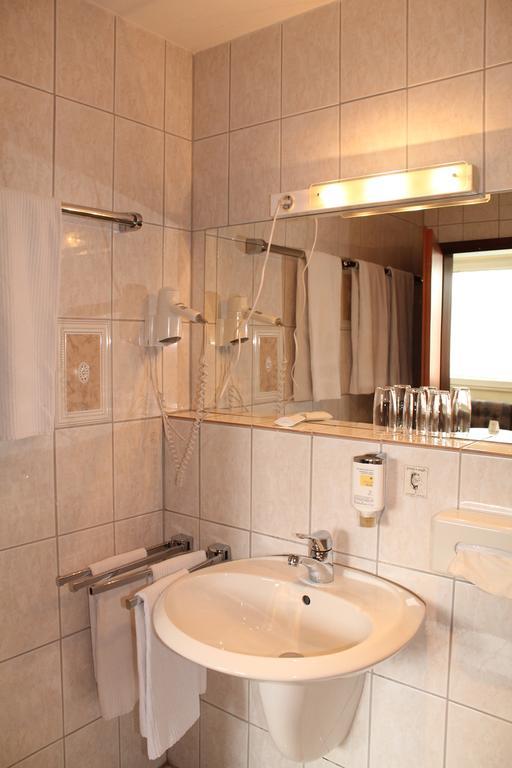 Hotel Anhalt Koethen  Esterno foto