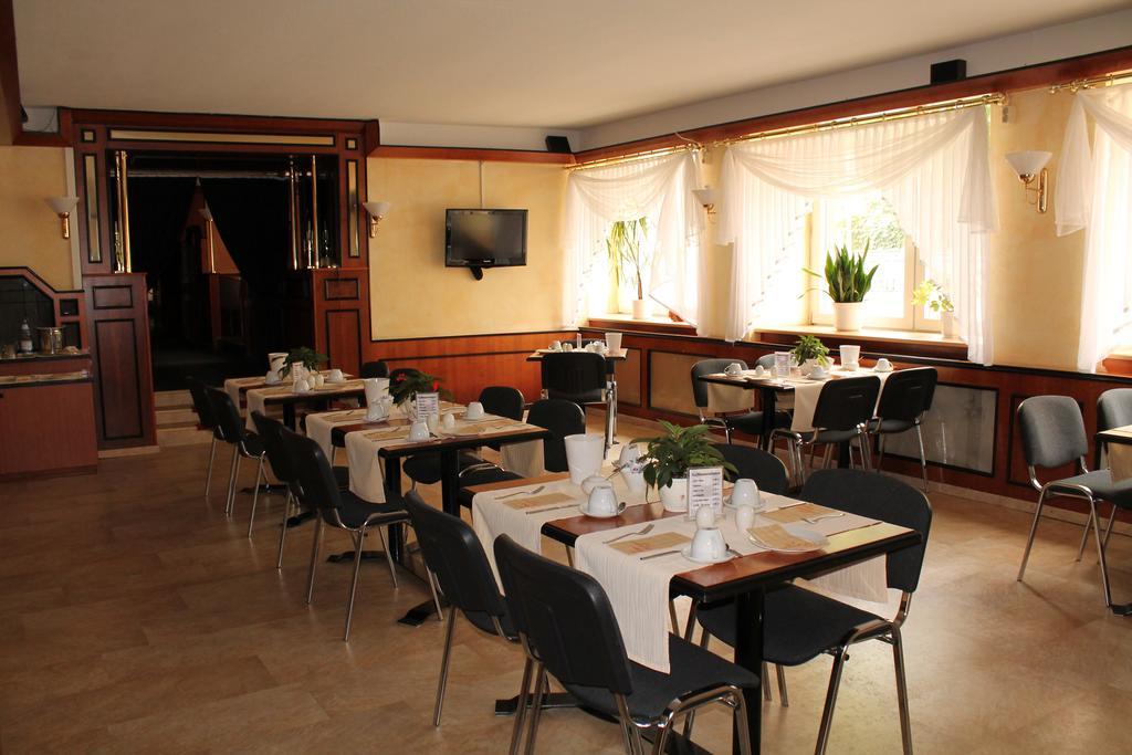 Hotel Anhalt Koethen  Esterno foto
