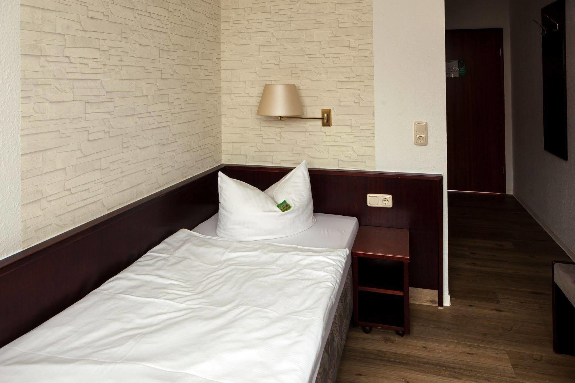 Hotel Anhalt Koethen  Esterno foto